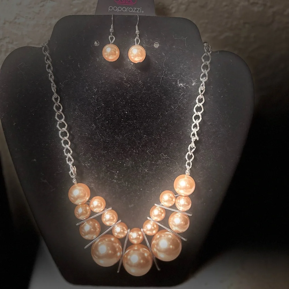 Elegant Pearl Necklace and Earring Set - Picture 4 of 5